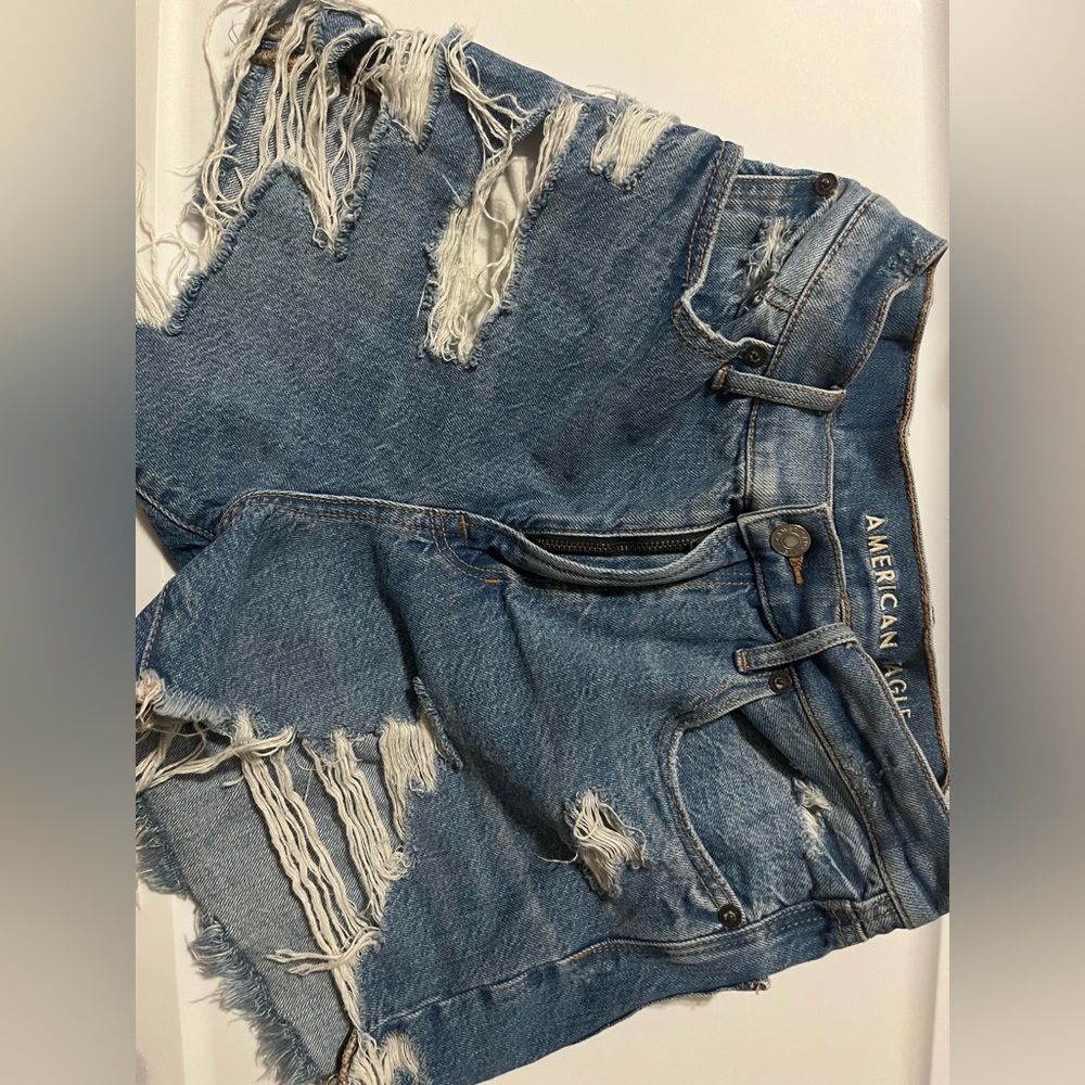 American eagle size 2 shorts in perfect condition!